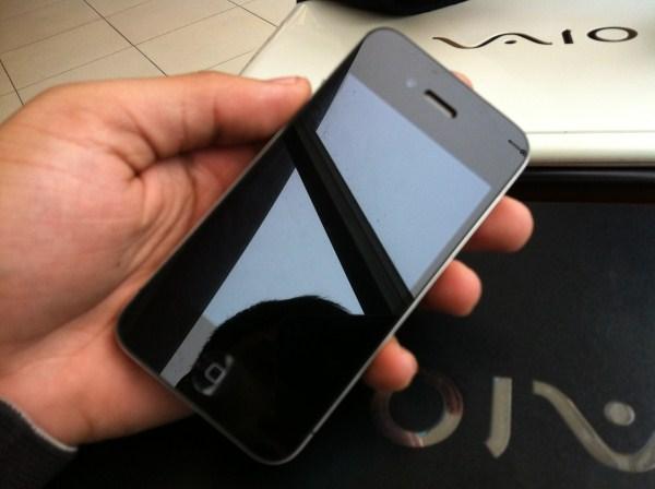 Sửa chữa iPhone 4 mắc bệnh màn hình rung liên tục Sửa chữa iPhone 4 mắc bệnh màn hình rung liên tục