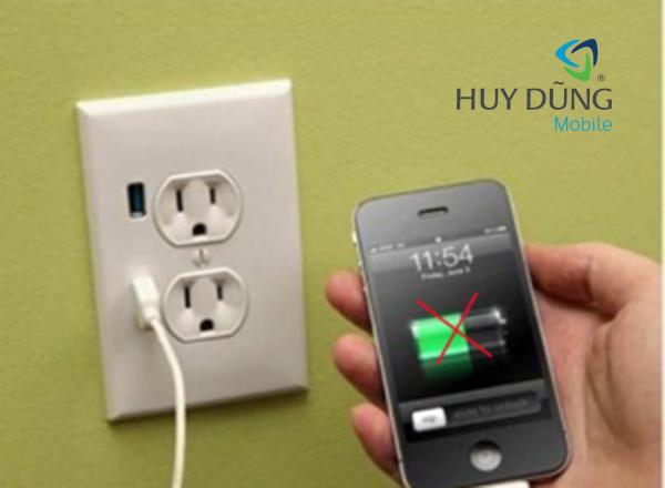 Trung tâm điện thoại chuyên sửa iphone 4 không nhận sạc và usb giá rẻ tại TPHCM