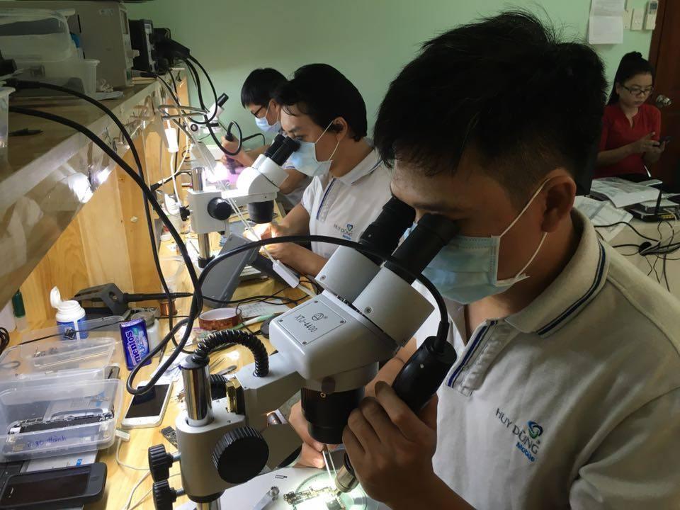 Đào tạo Học viên Sửa chữa Điện thoại – Máy tính bảng tại HCM