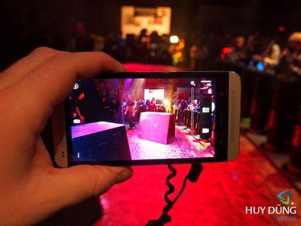 Thay camera sau HTC tại Bình Tân