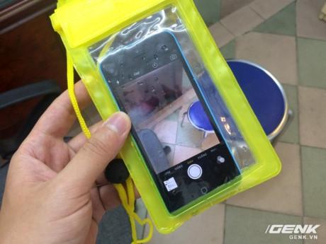 Chỉ với 30 ngàn đồng, chiếc túi chống nước này đã hủy diệt iPhone không thương tiếc Chỉ với 30 ngàn đồng, chiếc túi chống nước này đã hủy diệt iPhone không thương tiếc