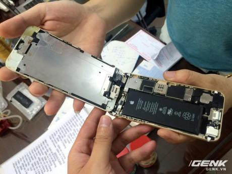 Một chiếc iPhone dùng túi chống nước rẻ tiền đã "ngỏm hẳn" Một chiếc iPhone dùng túi chống nước rẻ tiền đã "ngỏm hẳn"