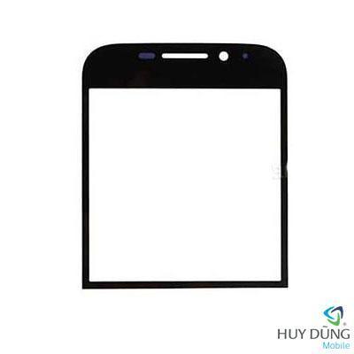 ep kinh Blackberry Q20